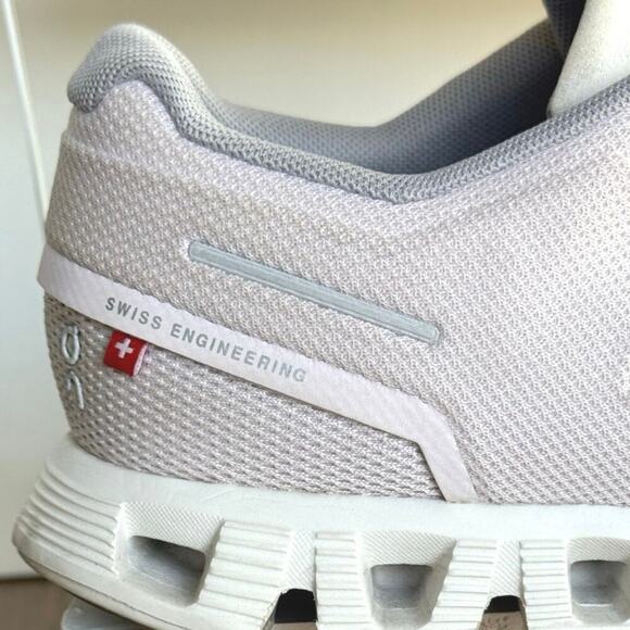 On Women's Cloud 5 Sneakers, Lily/Frost, Purple Size 6.5 Medium US - Picture 5 of 11